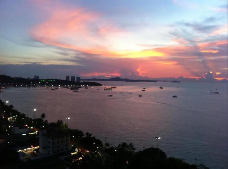 Ferienwohnung Great Location With Infinity Pool - Central Pattaya Exterior foto